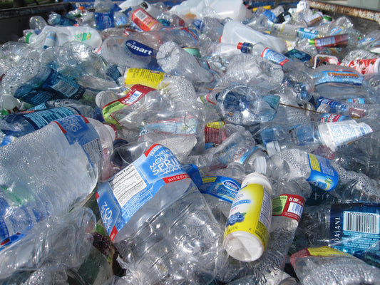 Por que reciclamos pouco plástico?
